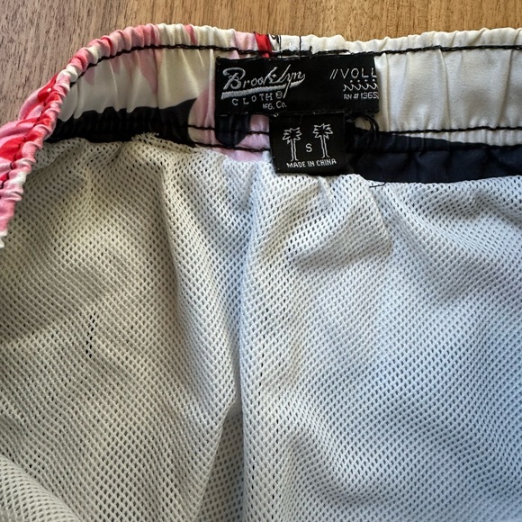 Bundle of 4 men’s swim trucks. 3 are a size S and 1 size M. Flamingos & turtles - Picture 12 of 13